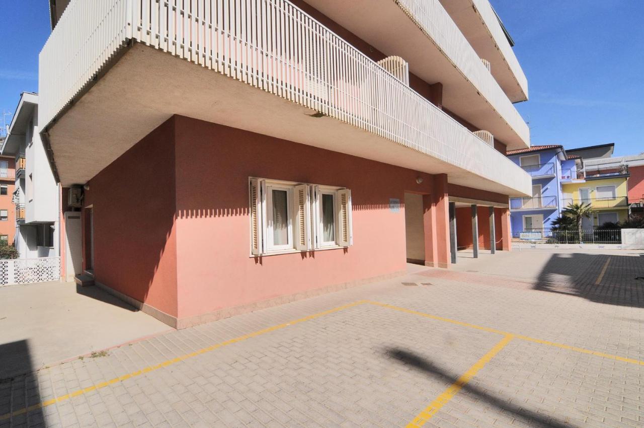 Milan Appartement Caorle Buitenkant foto